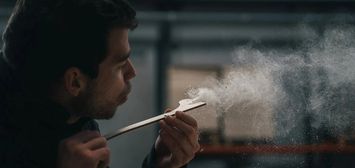 Charger la vidéo : Imaginés dans nos têtes, façonnés de nos mains, nos luminaires ne sont pas le fruit du hasard.